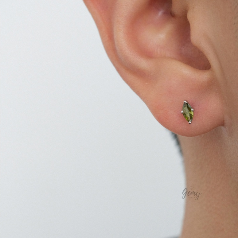 Khuyên tai nam nữ bạc 925 đính đá màu xanh phong cách unisex Uri (1 chiếc) | GEMY SILVER K187