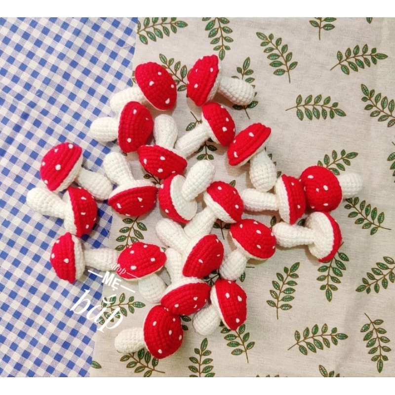 Móc  khoá cây nấm 🍄🍄🍄 bằng len handmade