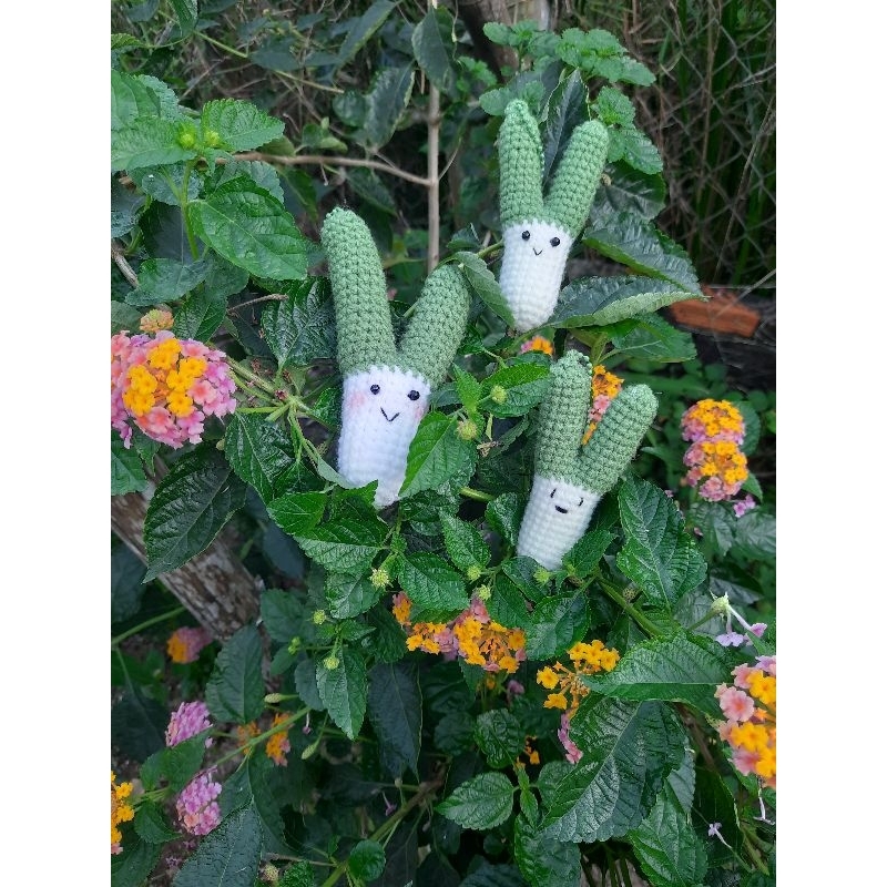 Móc khóa cây hành làm bằng len