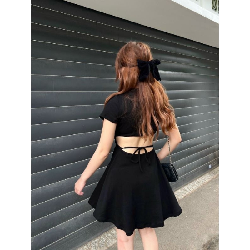 Váy Đầm đen ngắn ôm boby cổ tròn tay ngắn hở lưng có dây cột Hàn Quốc kiểu năng động [CÓ SẴN]