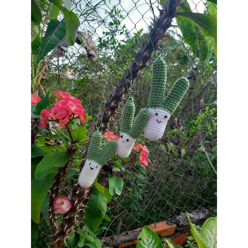 Móc khóa cây hành làm bằng len