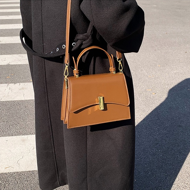 Túi xách nữ da trơn phong cách châu Âu, Túi đeo chéo túi cầm tay khóa kim loại sang trọng cá tính_ARS079
