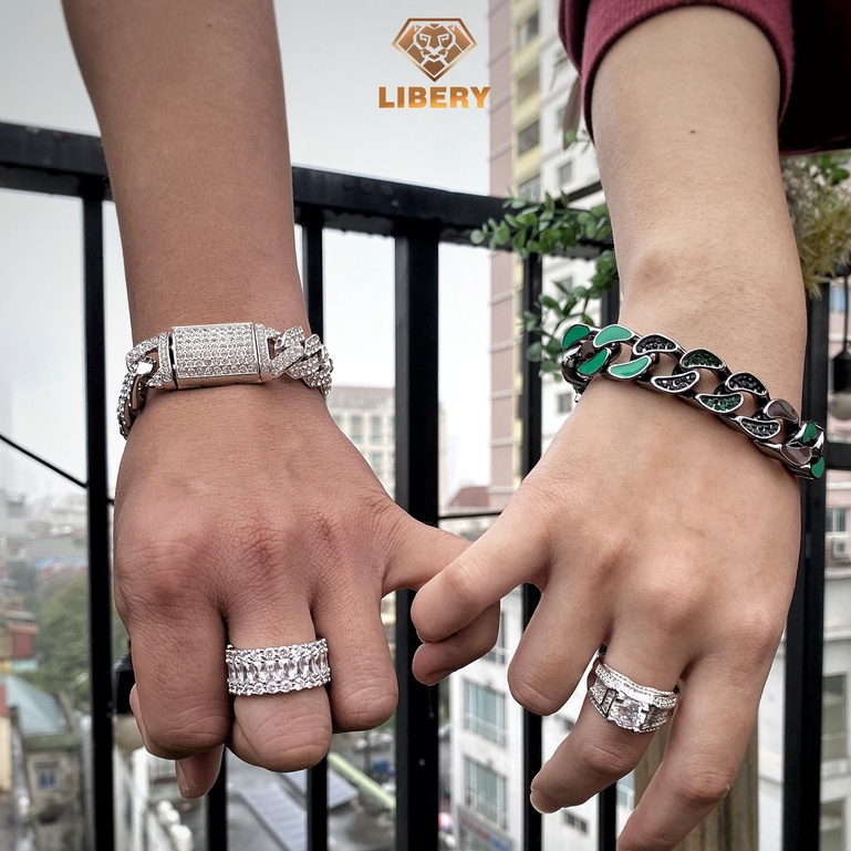 Lắc tay cuban mặt vuông 18mm Libery - Mẫu V016