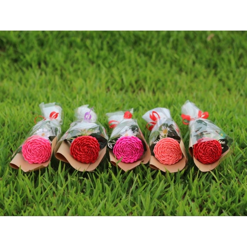 Bó hoa giả, hoa giấy nhún  tặng phụ nữ gói giấy đẹp