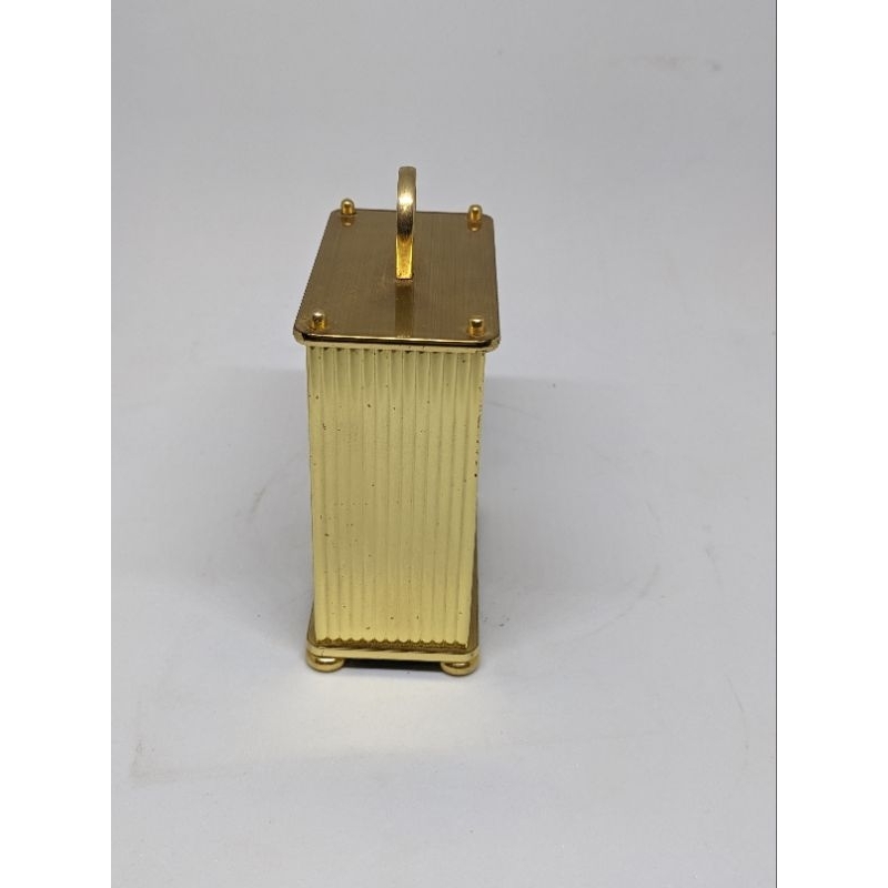 Đồng hồ để bàn có báo thức