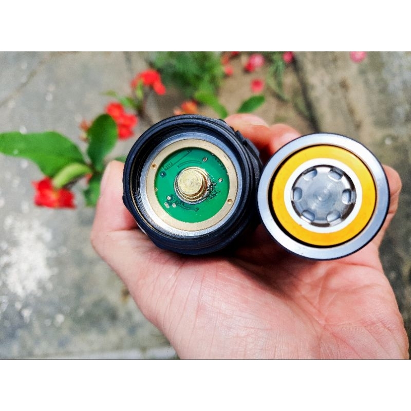 Đèn pin Stafish Z7 với 7 chip led sst40 nhỏ gọn sáng tỏa 12000 lumen tầm xa 500m