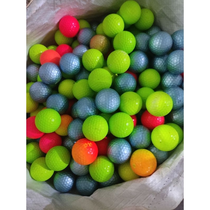 Bóng golf màu 3 lớp độ mới 90% chất lượng rất tốt