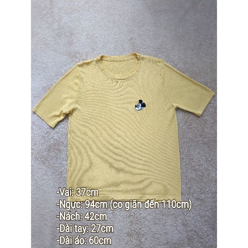 Áo len mông tơ ghi nữ màu vàng nhạt thêu hình chuột Mickey cổ tròn tay ngắn (Secondhand/Used goods/Si tuyển)
