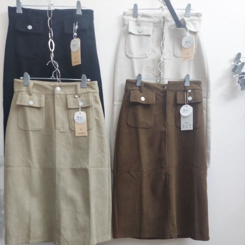 Chân váy nhung tăm, dáng dài , kèm đai