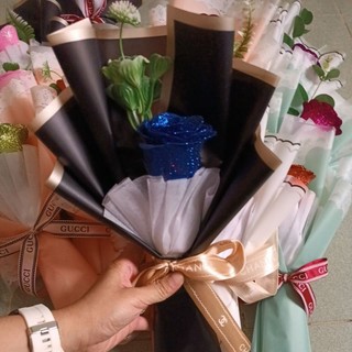 Hoa tặng kỉ yếu