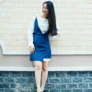 Set đầm yếm và đầm trắng bên trong
