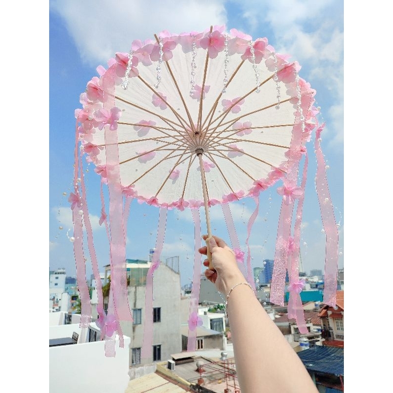 Dù cổ trang giấy đính hoa xinh phối tua rua xinh xắn