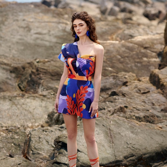 Jumpsuit nữ thiết kế xoắn ngực bèo lệch vai BST "Touch of the sea" của HeraDG, họa tiết độc quyền SJSBB3004