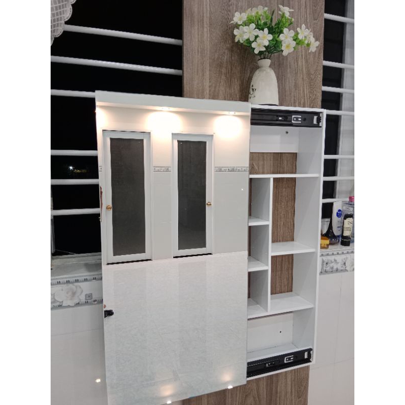 Kệ treo tường kèm gương thông minh