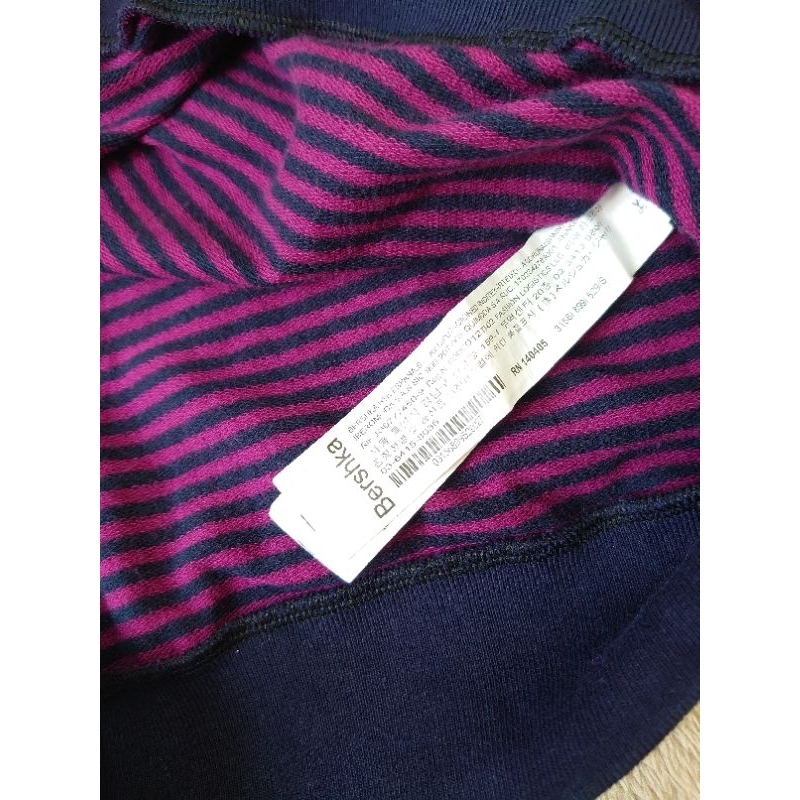 Áo sweater nữ BERSHKA kẻ sọc ngang màu xanh đen phối hồng tím cổ tròn tay dài chất thun da cá