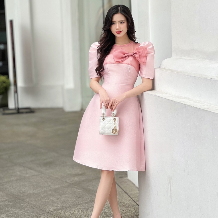 Váy thiết kế dự tiệc cổ vuông vai bồng chiết eo đính nơ kiêu kỳ M12 | BigBuy360 - bigbuy360.vn