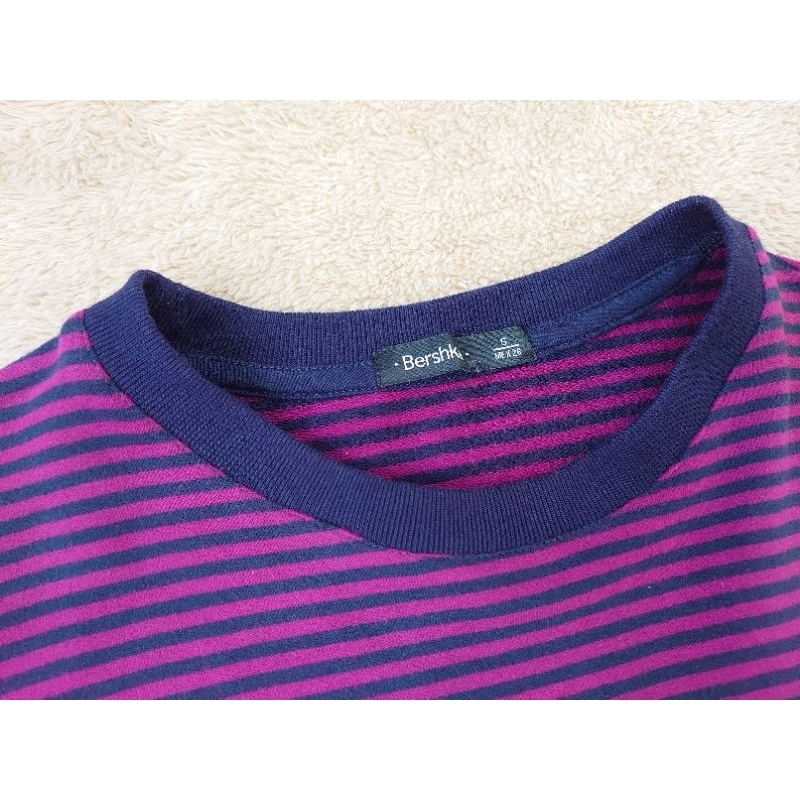 Áo sweater nữ BERSHKA kẻ sọc ngang màu xanh đen phối hồng tím cổ tròn tay dài chất thun da cá