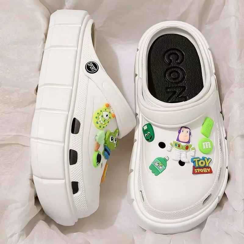 Dép Crocs đế 4-5cm kèm 10 sticker như hình lẻ sz