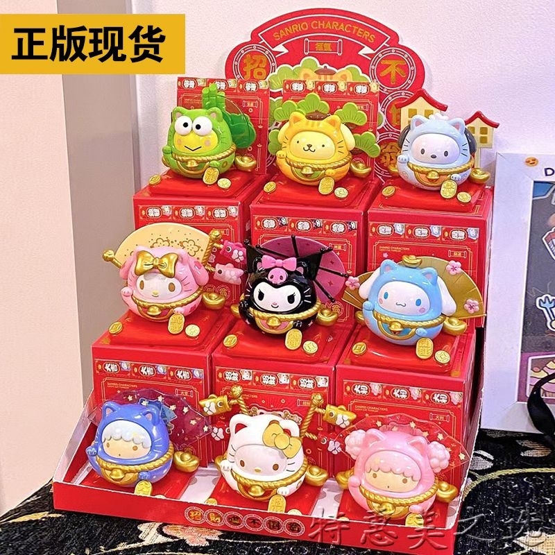 Hộp blind box mô hình Sanrio daruma thần tài mèo may mắn