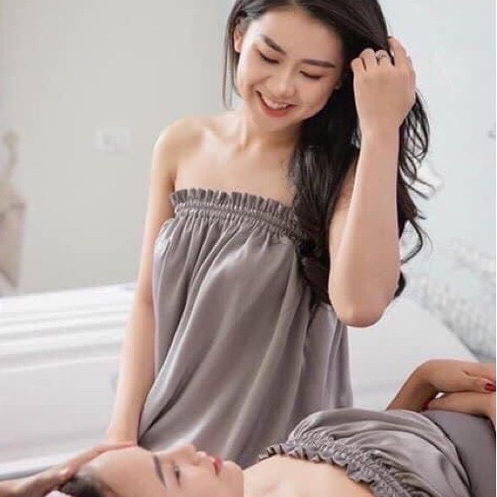 Váy quây spa lụa cao cấp không nhăn, Đầm váy quây spa mềm và rất bóng có nơ ngực