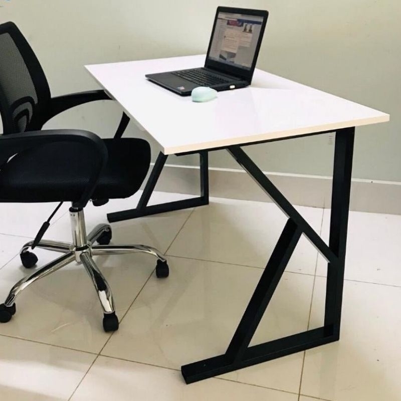 Bàn làm việc chân sắt chữ U, K