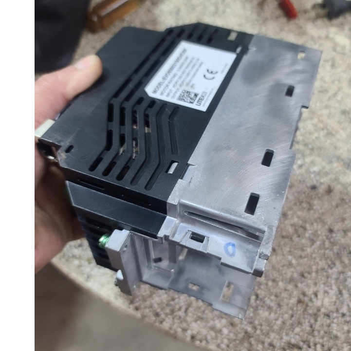 Biến tần vào 1 pha 200-240V ra 3 pha  0-240V tháo tủ công nghiệp