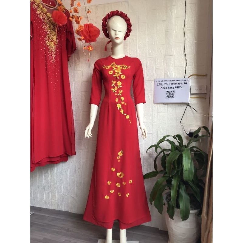 Áo dài mẹ màu đỏ thêu hoa