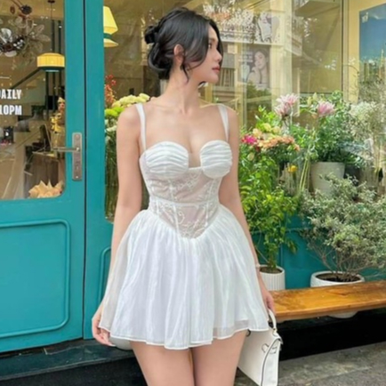 Đầm váy hai dây ôm body cúp ngực phối ren cực tôn dáng sexy cho nàng đi chơi dự tiệc cực sang chảnh