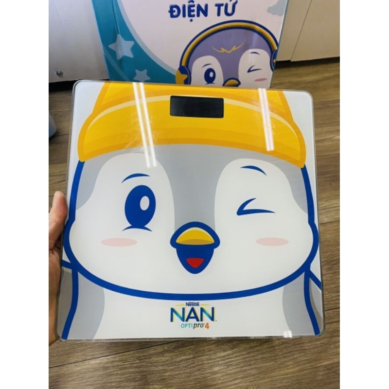 Cân điện tử hàng khuyến mãi từ sữa NAN