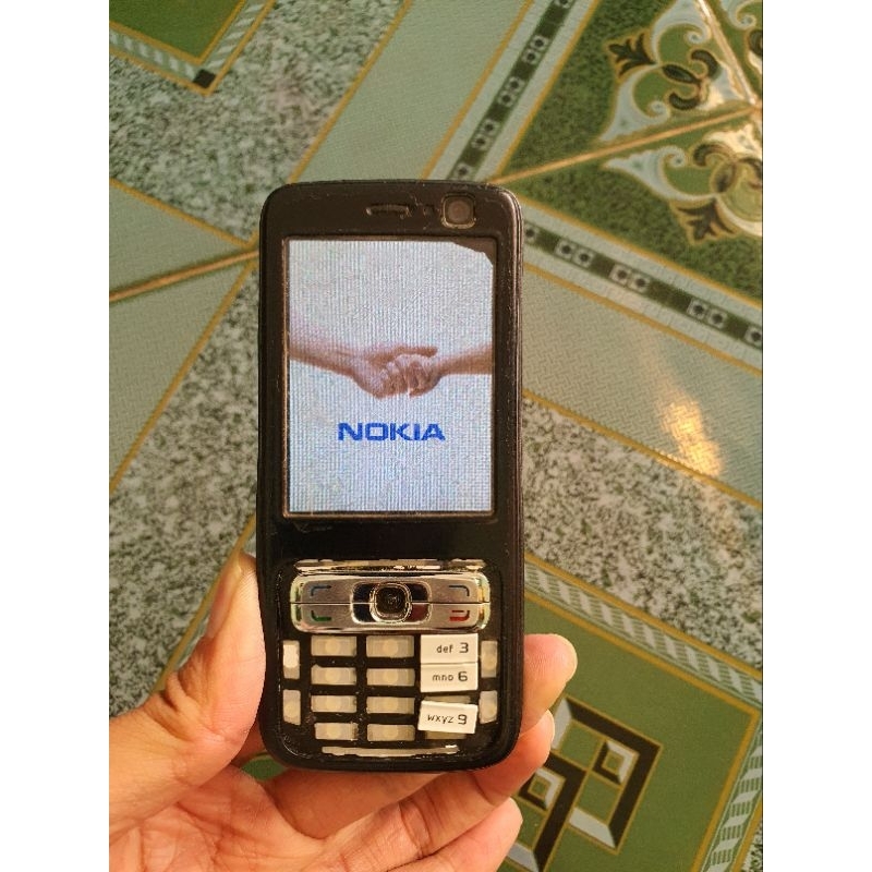 Xác điện thoại Nokia N73 lên màn