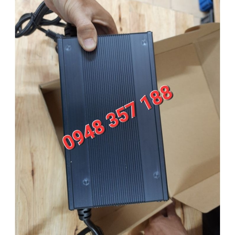 Sạc pin lithium 20s 72v15A  vỏ nhôm cao cấp