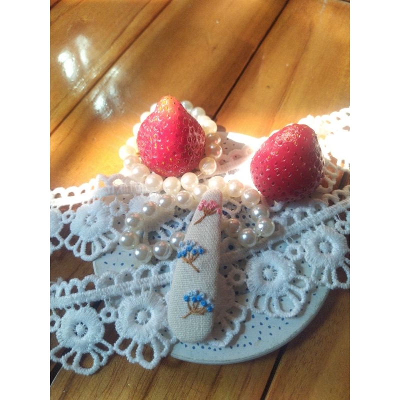 Thanh lý kẹp tóc thêu tay 6cm