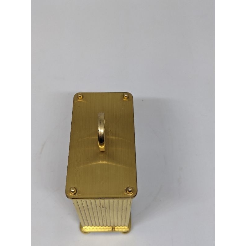 Đồng hồ để bàn có báo thức