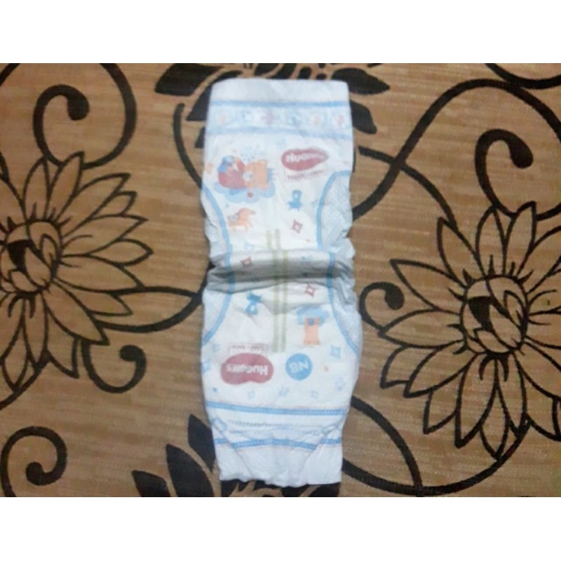 《HCM》Tã / bỉm dán Huggies+bobby NB74 miếng đã hết hạn sử dụng có thể dùng cho thú cưng nhỏ như chó , mèo dưới 7 kg