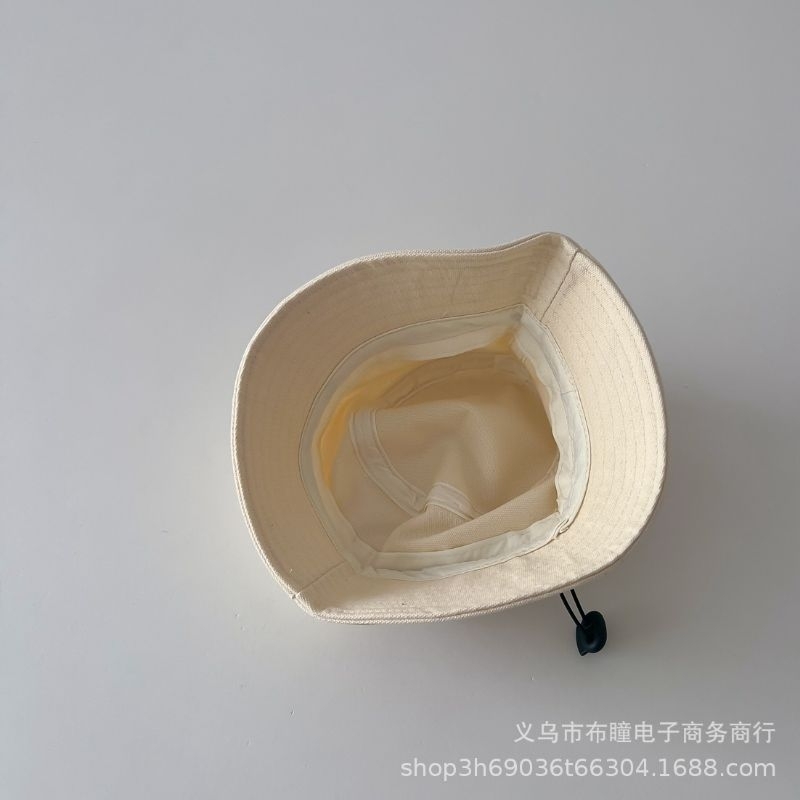 Mũ vành chất liệu kaki có dây rút chun dễ dàng điều chỉnh vòng đầu cho bé