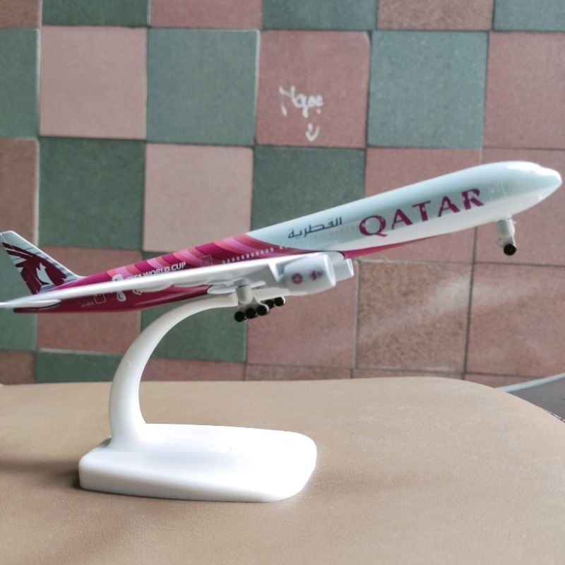 Mô hình máy bay QATAR kim loại 20cm