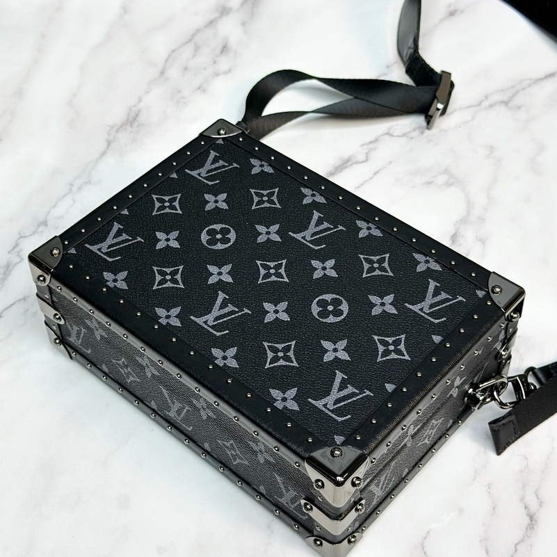Túi đeo chéo Louis Vuitton hộp viền kim loại họa tiết hoa vân fullbox bill thẻ LA on web