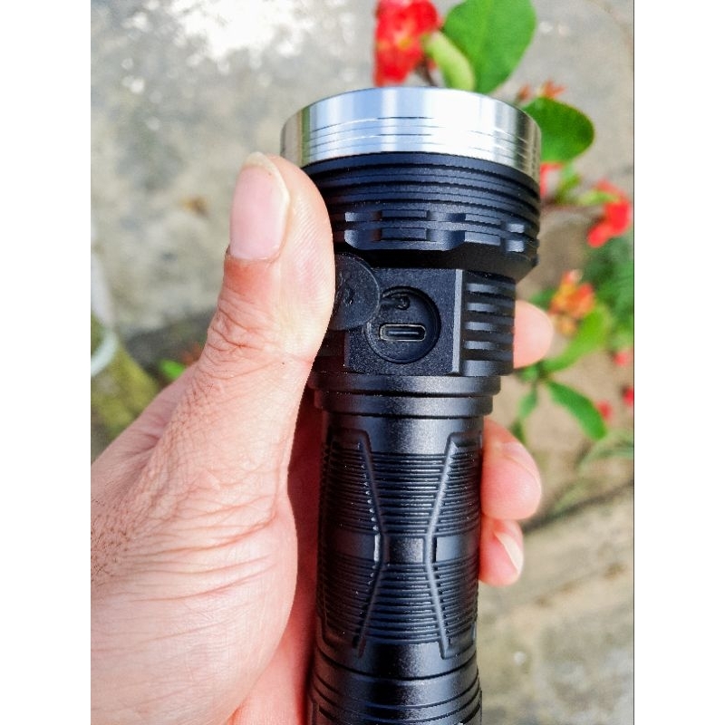 Đèn pin Stafish Z7 với 7 chip led sst40 nhỏ gọn sáng tỏa 12000 lumen tầm xa 500m