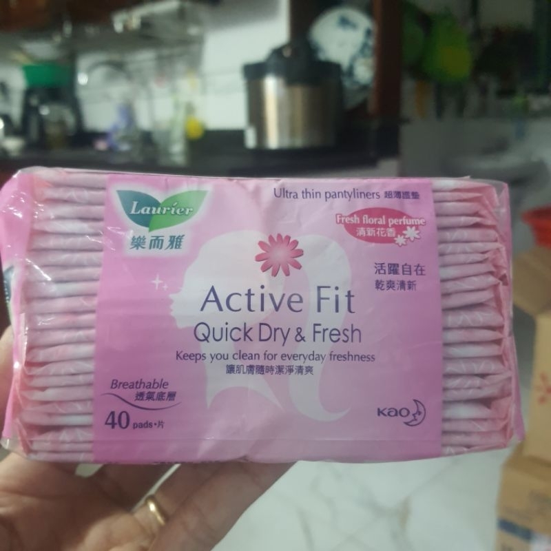 Băng Vệ Sinh Laurier Active Fit Hằng Ngày mềm mịn khô thoáng 40 miếng