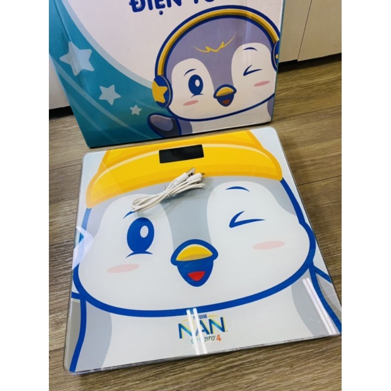 Cân điện tử hàng khuyến mãi từ sữa NAN