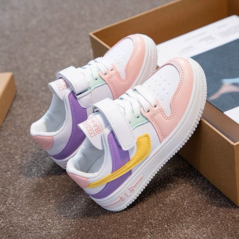 Giày thể thao bé