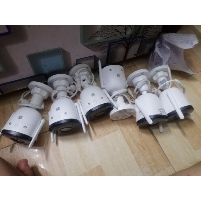 Camera wifi imou F22p kèm thẻ 32gb + nguồn+ mái che mưa hàng đã qua sử dụng