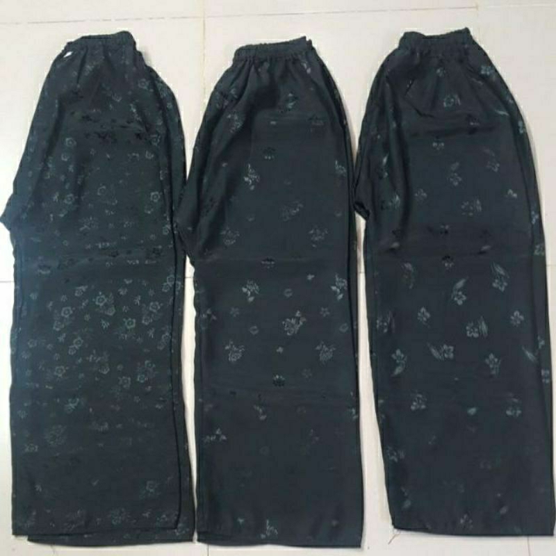 Quần gấm hoa bà già