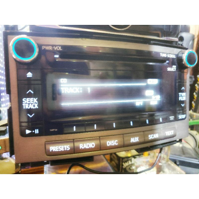 Máy phát nhạc xe toyota venza. aux radio cd mp3 .