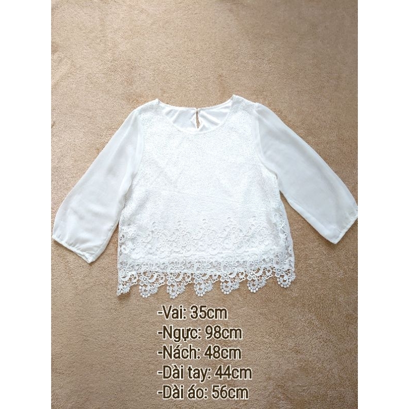 Áo kiểu nữ màu trắng 2 lớp chất ren phối thun cổ tròn có nút cài sau cổ tay lỡ chất voan (Secondhand/Used/Si)