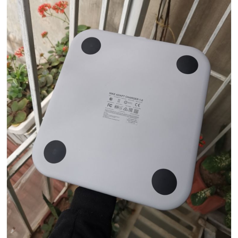 Đế sạc Nike Adapt Charger dành cho giầy Nike cao cấp tự buộc dây