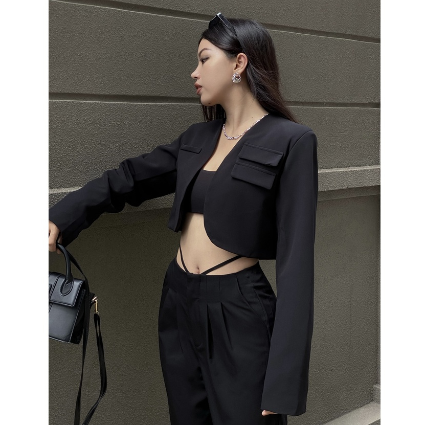 Áo blazer nữ dáng ngắn croptop có độn vai màu đen Luna Blazer - The U label