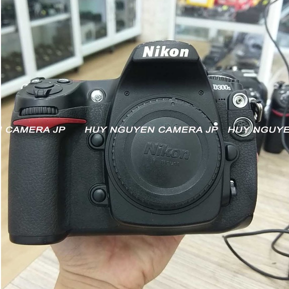 Máy ảnh Nikon D300s ĐẸP. Lens Nikon 18 200 VR , Nikon 18 70 , chụp chân dung xóa phông và  phong cản
