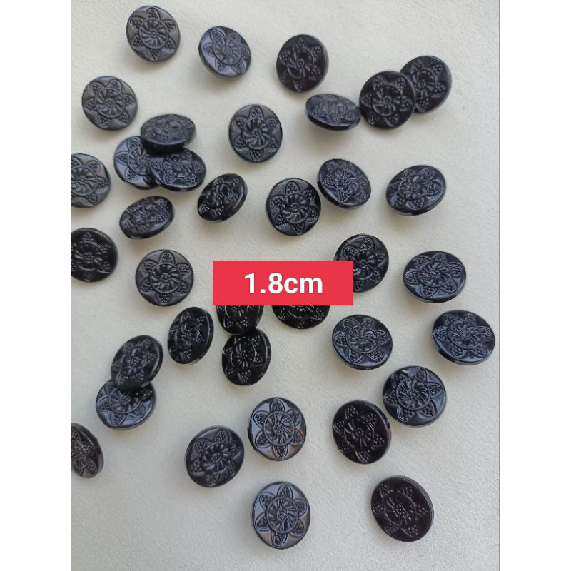 GÓI 20 NÚT ÁO KHẮC HOA ĐEN SIZE 1.8cm
