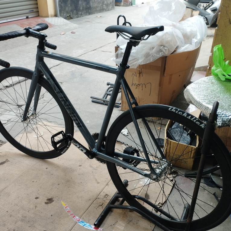 Xe đạp Fixed Gear Tsunami SNM100 màu Ghi Xám không lắp phanh